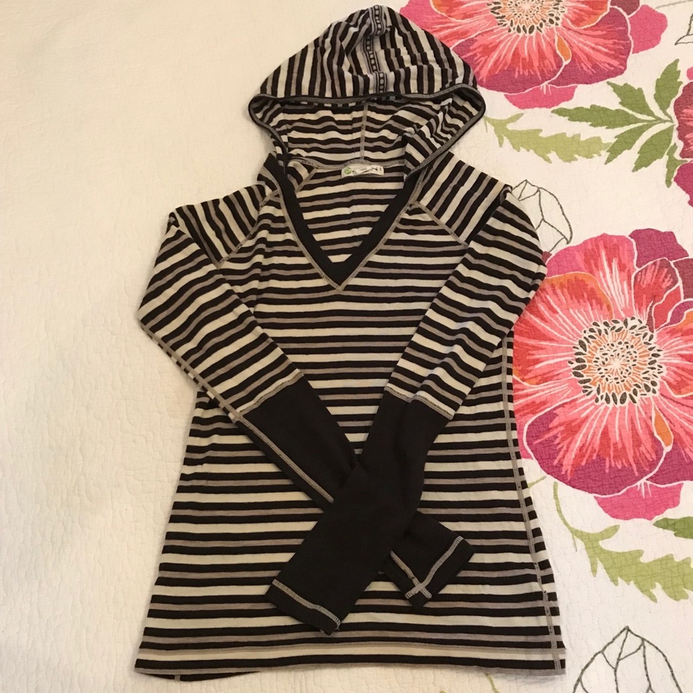 Dakini hooded top with thumb holes 🌼